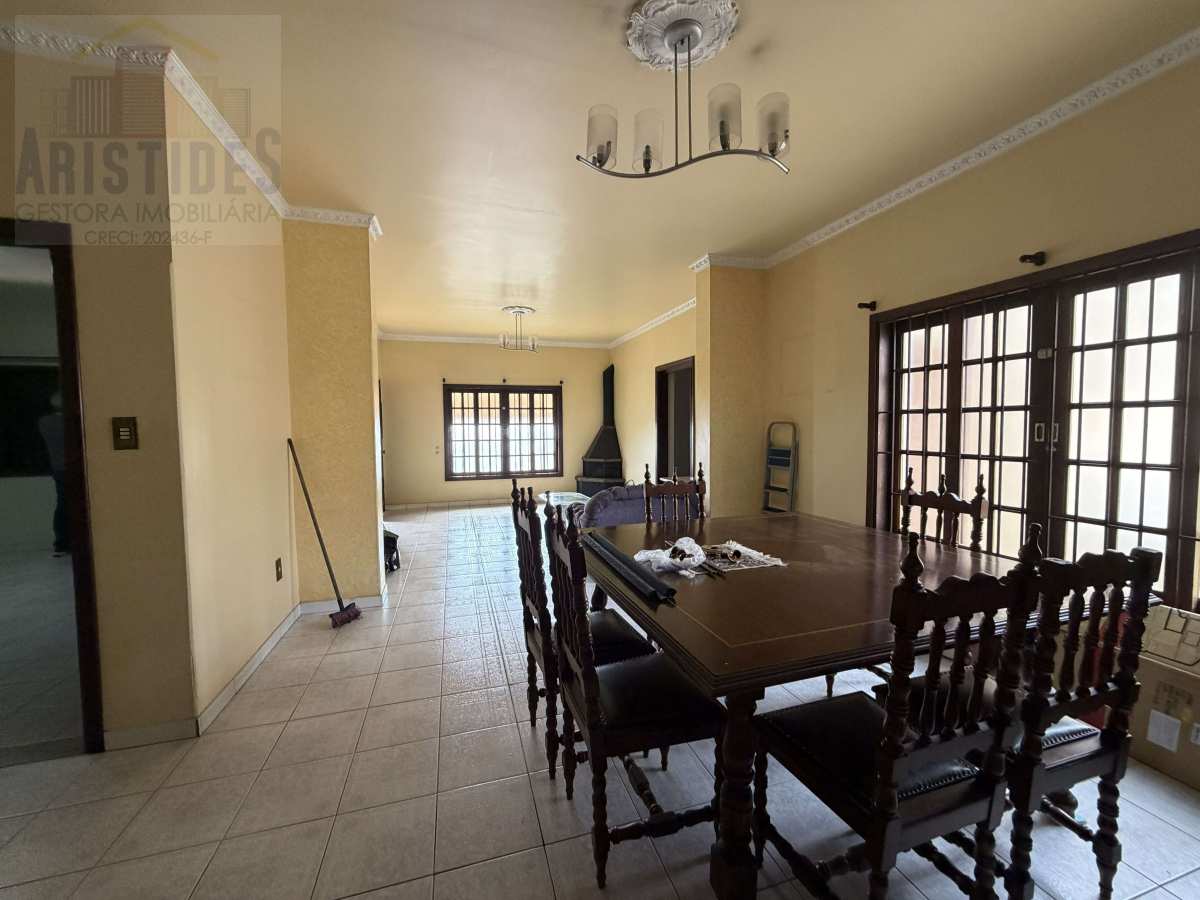 Casa para alugar, com 4 quartos, 300m²