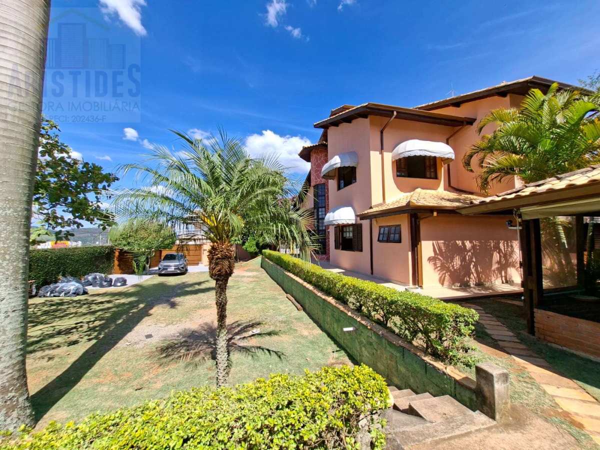 Casarão estilo colonial com diversos ambientes, ou Mini Chácara no centro da cidade, luxo, conforto e lazer, à venda ( comercial ou residencial)